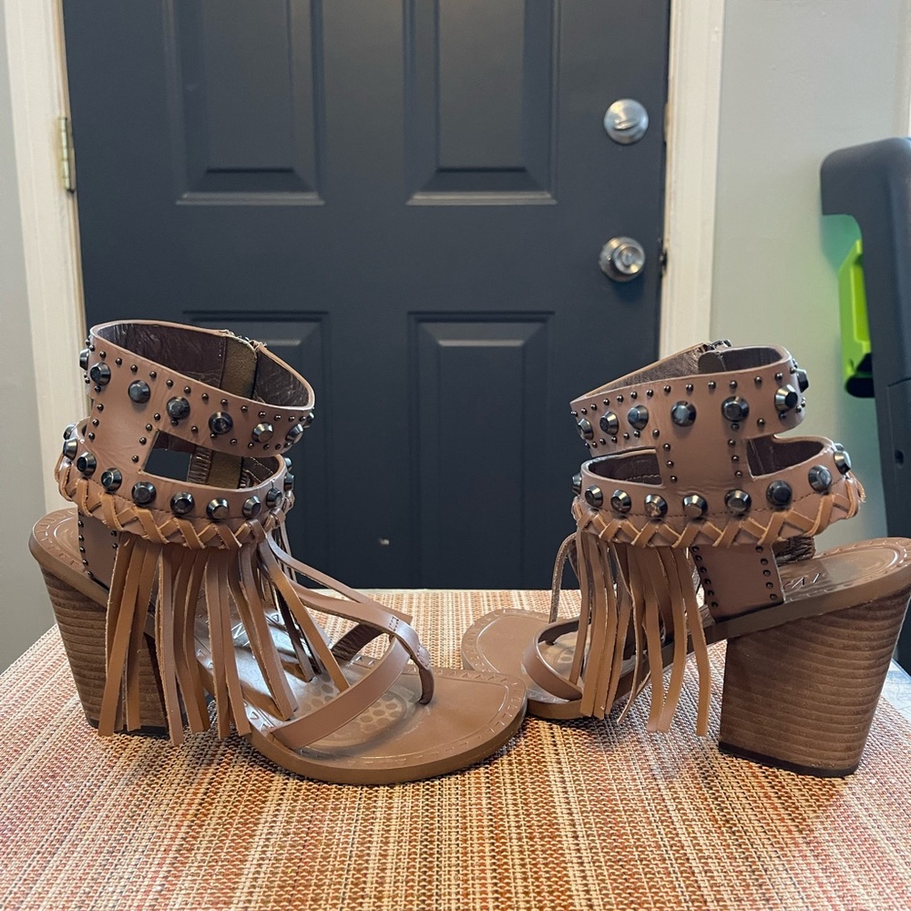 IVY KIRZHNER SANDALS!